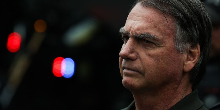 Bolsonaro pede ao STF para se consultar com a nora, que é dentista bolsonaro-pede-ao-stf-para-se-consultar-com-a-nora,-que-e-dentista