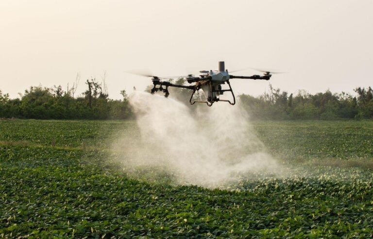 Drones agrícolas atraem jovens e criam novas oportunidades de trabalho no campo drones-agricolas-atraem-jovens-e-criam-novas-oportunidades-de-trabalho-no-campo