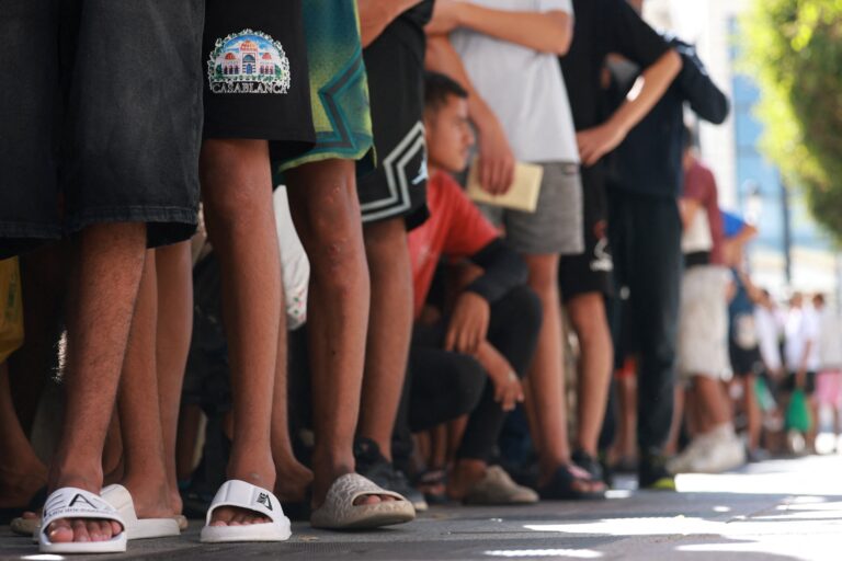 Instagram impulsiona rede de golpes que promete ajudar migrantes a chegar à Ceuta por até R$ 2,8 mil instagram-impulsiona-rede-de-golpes-que-promete-ajudar-migrantes-a-chegar-a-ceuta-por-ate-r$-2,8-mil