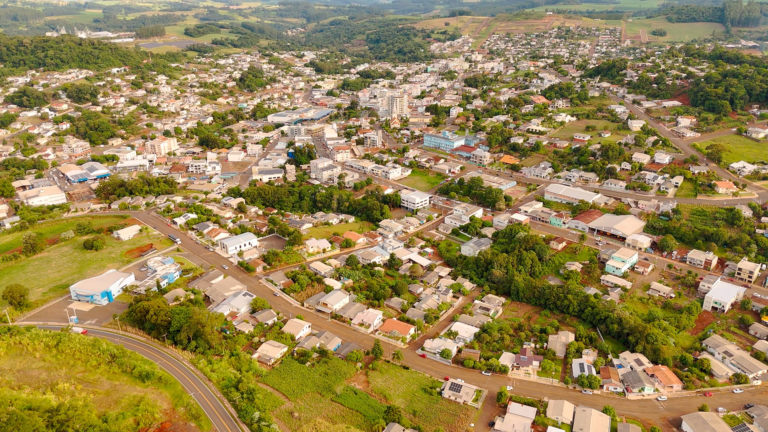 mulher-e-encontrada-morta-com-tiro-no-rosto-em-sc;-namorado-de-16-anos-e-apreendido