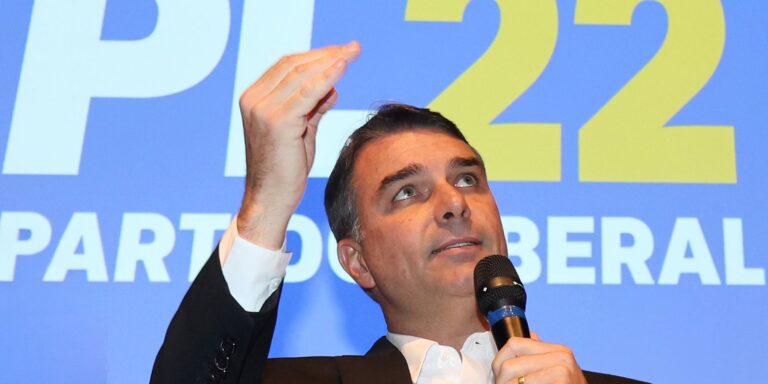 Filho mais velho de Bolsonaro, Flávio disputa a Presidência pelo PL filho-mais-velho-de-bolsonaro,-flavio-disputa-a-presidencia-pelo-pl
