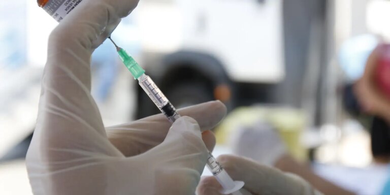 Mais de 1 milhão de doses de vacinas são aplicadas em São Paulo mais-de-1-milhao-de-doses-de-vacinas-sao-aplicadas-em-sao-paulo