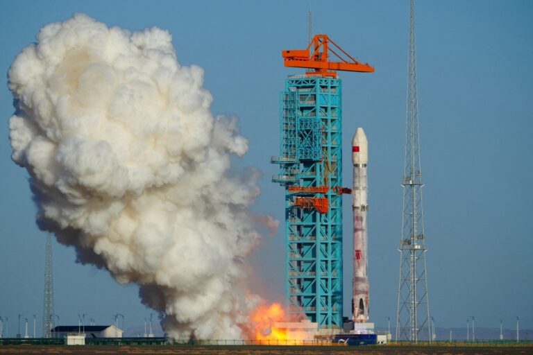 Foguete dá ré? China consegue feito inédito ao fazer propulsor voltar e pousar em terra firme; VÍDEO foguete-da-re?-china-consegue-feito-inedito-ao-fazer-propulsor-voltar-e-pousar-em-terra-firme;-video