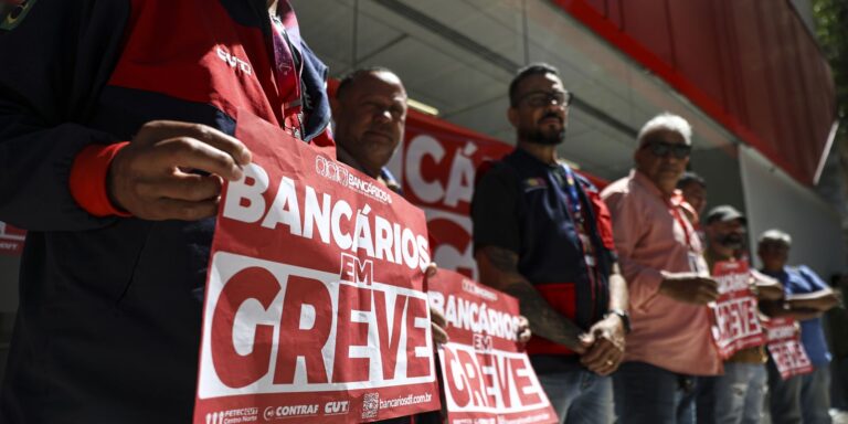Bancários fazem paralisação nacional de 24 horas nesta quinta-feira bancarios-fazem-paralisacao-nacional-de-24-horas-nesta-quinta-feira