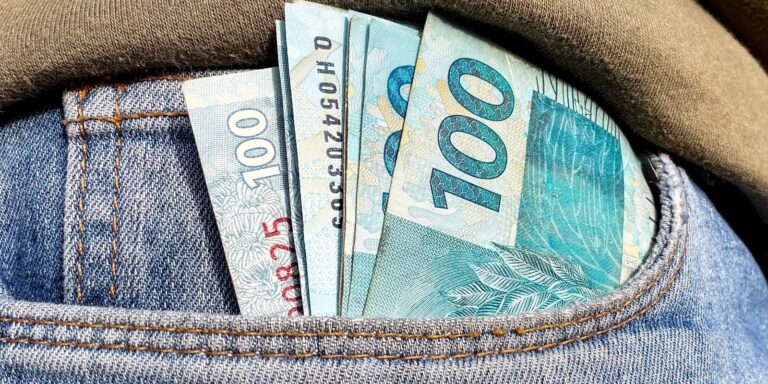 Beneficiários com NIS de final 4 recebem Bolsa Família de agosto beneficiarios-com-nis-de-final-4-recebem-bolsa-familia-de-agosto