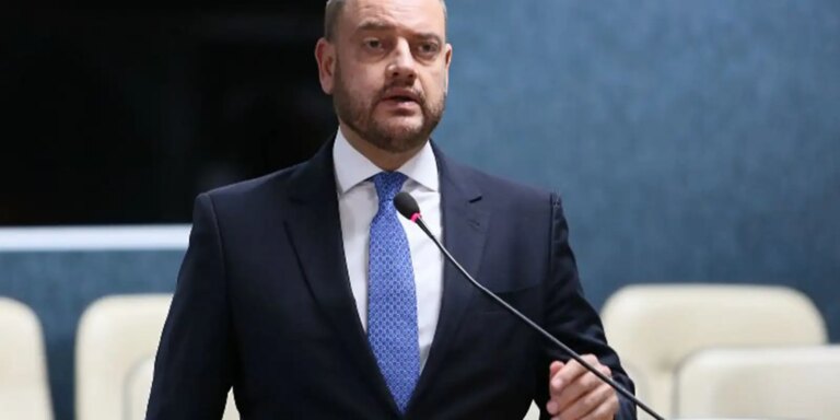 Rio exonera 6,1 mil comissionados e prevê economia de R$ 221 milhões rio-exonera-6,1-mil-comissionados-e-preve-economia-de-r$-221-milhoes