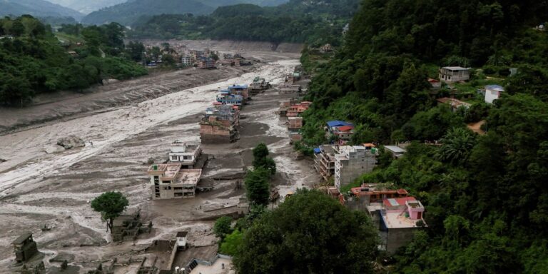 Nepal monitora dois lagos; risco de enchentes persiste nepal-monitora-dois-lagos;-risco-de-enchentes-persiste