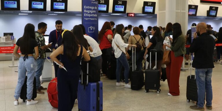 Santos Dumont opera normalmente, após 13 voos cancelados nesta sexta santos-dumont-opera-normalmente,-apos-13-voos-cancelados-nesta-sexta