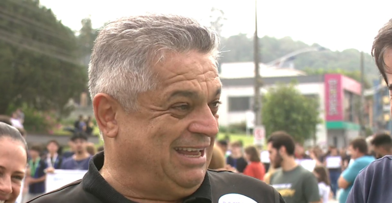 eleicoes-2026-em-sc:-joao-rodrigues-acompanha-desfile-civico-e-encontra-apoiadores-no-norte
