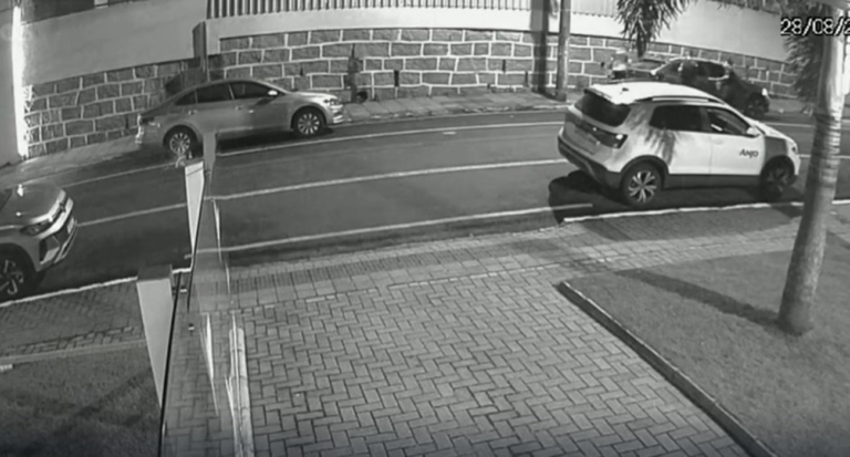 Pai insatisfeito com decisão em jogo do filho atira contra carro de árbitros e é preso em SC, diz PM pai-insatisfeito-com-decisao-em-jogo-do-filho-atira-contra-carro-de-arbitros-e-e-preso-em-sc,-diz-pm