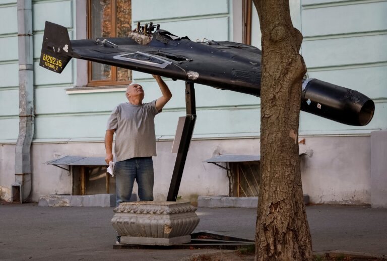 drone-‘exterminador-do-futuro’:-entenda-o-caso-da-arma-com-ia-que-matou-civis-e-acendeu-alerta