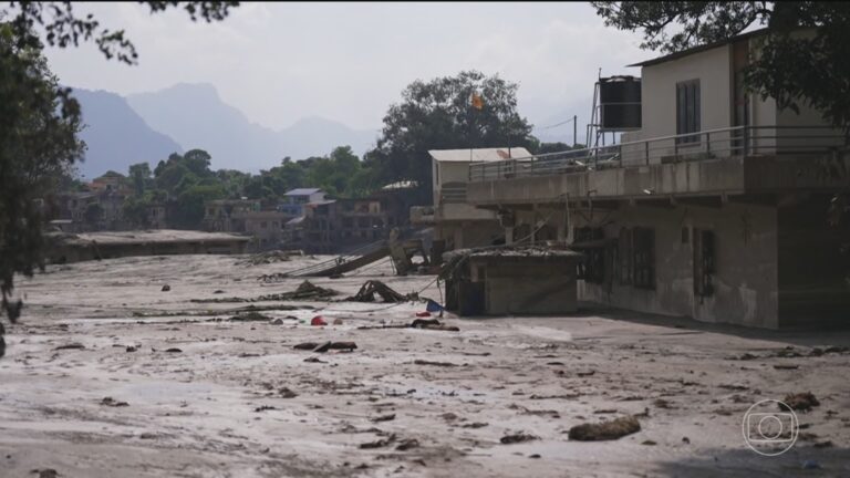 É #FAKE vídeo que mostra avalanche de lama atingindo homens no Nepal; cena foi criada com inteligência artificial e-#fake-video-que-mostra-avalanche-de-lama-atingindo-homens-no-nepal;-cena-foi-criada-com-inteligencia-artificial