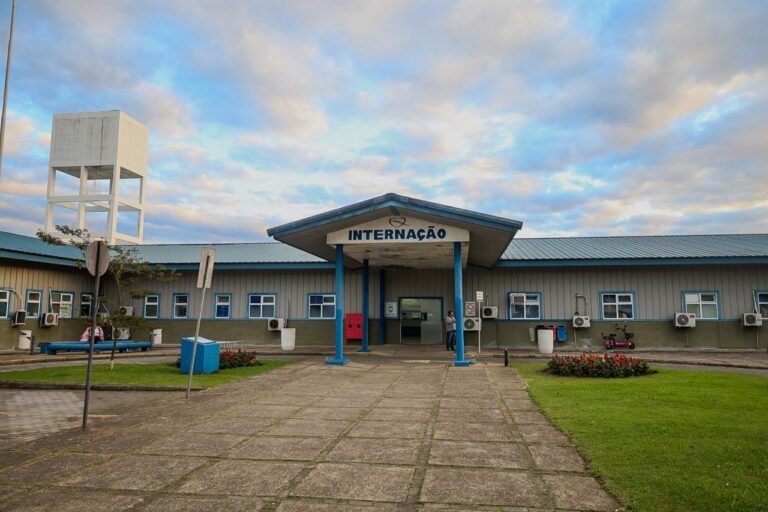 medico-e-esfaqueado-por-ex-de-enfermeira-em-estacionamento-de-hospital-de-balneario-camboriu