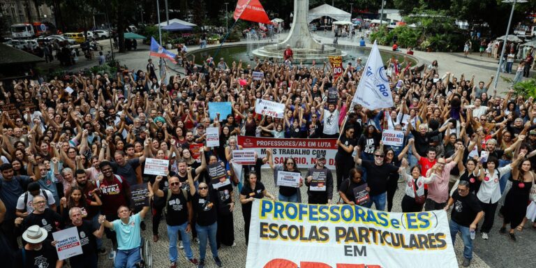 Professores de escolas particulares do Rio fazem greve de 24 horas professores-de-escolas-particulares-do-rio-fazem-greve-de-24-horas