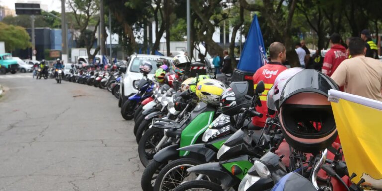 Apenas 1 em cada 5 motociclistas de app tem cobertura previdenciária apenas-1-em-cada-5-motociclistas-de-app-tem-cobertura-previdenciaria