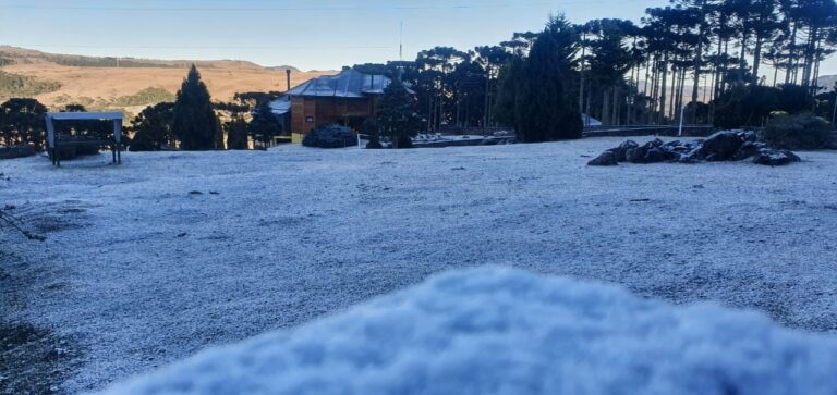 Neve no feriadão? SC terá frio de até -8°C, geada ampla e chance de chuva congelada neve-no-feriadao?-sc-tera-frio-de-ate-8°c,-geada-ampla-e-chance-de-chuva-congelada