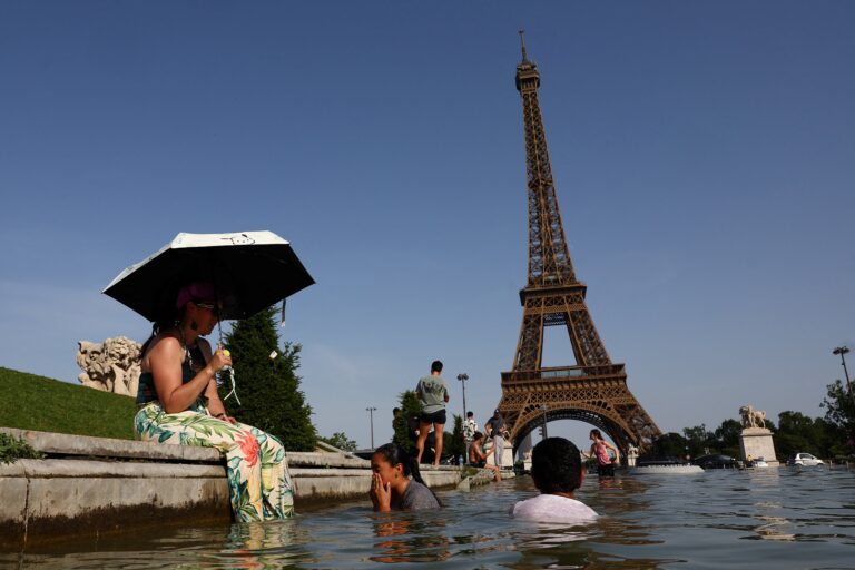 Paris investiga exclusão de funcionárias durante visita de grupo hindu à Torre Eiffel; entenda paris-investiga-exclusao-de-funcionarias-durante-visita-de-grupo-hindu-a-torre-eiffel;-entenda