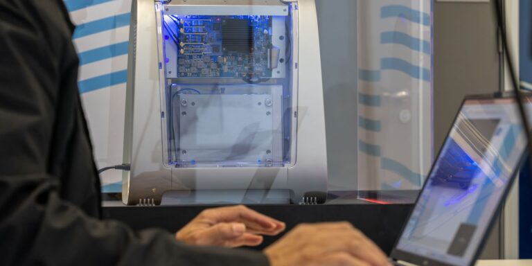 Novo computador quântico educacional passa a ser usado no Senai novo-computador-quantico-educacional-passa-a-ser-usado-no-senai