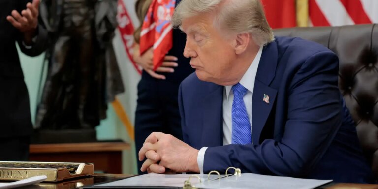 Trump promete US$ 5 mil a cada americano se vencer eleições trump-promete-us$-5-mil-a-cada-americano-se-vencer-eleicoes