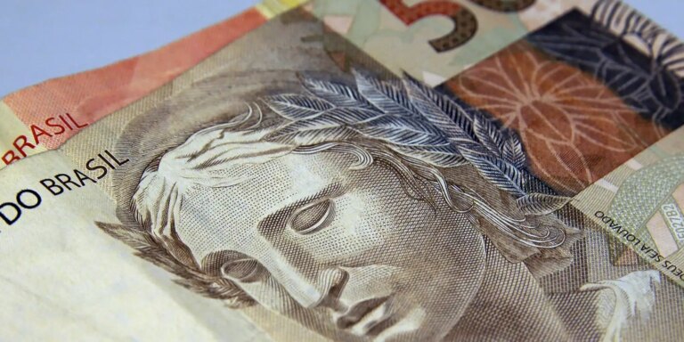 Brasileiros retiram R$ 10,5 bilhões da poupança em agosto brasileiros-retiram-r$-10,5-bilhoes-da-poupanca-em-agosto