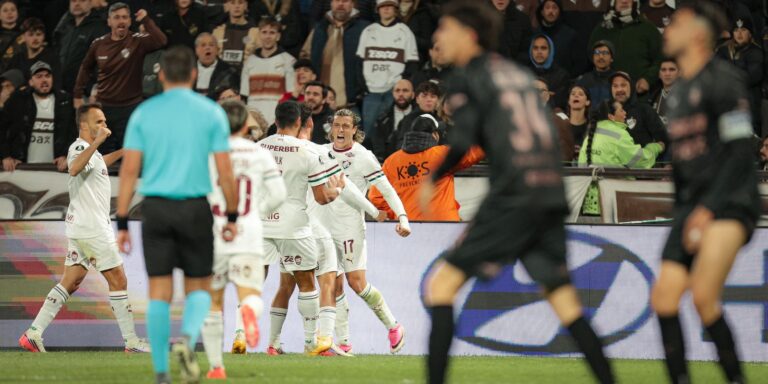 Fluminense leva susto, mas é 1º classificado à semi da Libertadores fluminense-leva-susto,-mas-e-1o-classificado-a-semi-da-libertadores