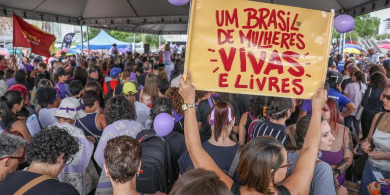 Violência muda rotina e escolhas de 98% das mulheres brasileiras violencia-muda-rotina-e-escolhas-de-98%-das-mulheres-brasileiras