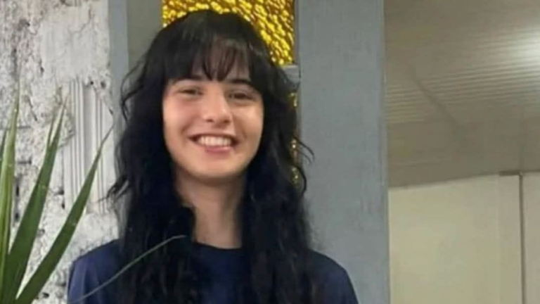 gemeas-de-15-anos-iam-a-igreja-quando-colisao-matou-uma-delas-e-deixou-irma-ferida-em-sc;-motorista-e-preso