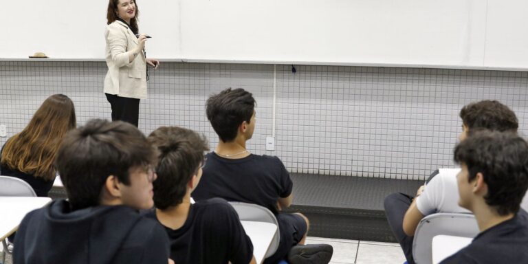 Cartilha reúne orientações para a redação do Enem 2026 cartilha-reune-orientacoes-para-a-redacao-do-enem-2026