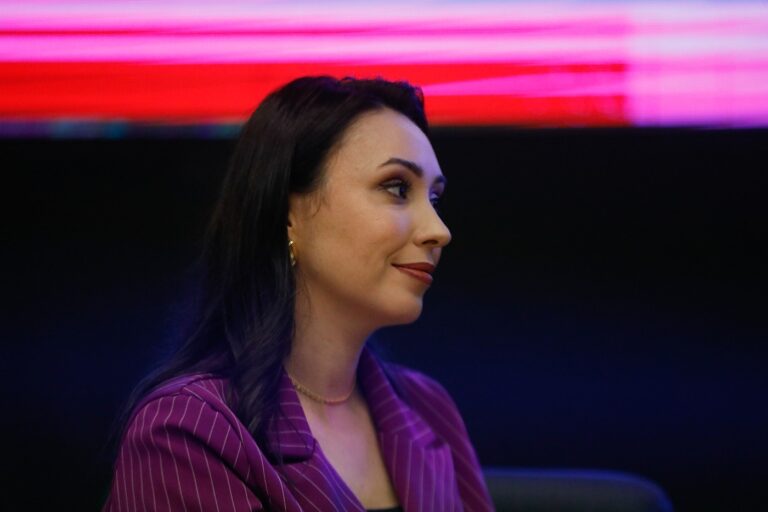 eveline-poncio-conduz-painel-sobre-empreendedorismo-feminino-no-brasil