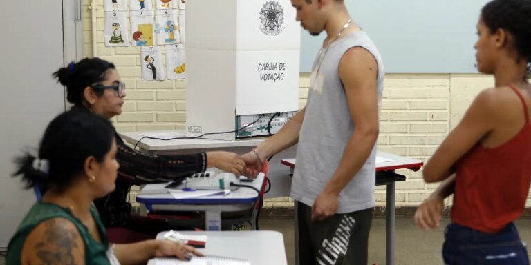 Caminhos da Reportagem: importância do voto para jovens e idosos caminhos-da-reportagem: importancia-do-voto-para-jovens-e-idosos