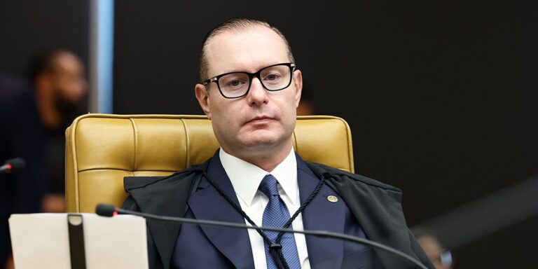Zanin pede manifestação da Anatel sobre acesso à internet nas eleições zanin-pede-manifestacao-da-anatel-sobre-acesso-a-internet-nas-eleicoes