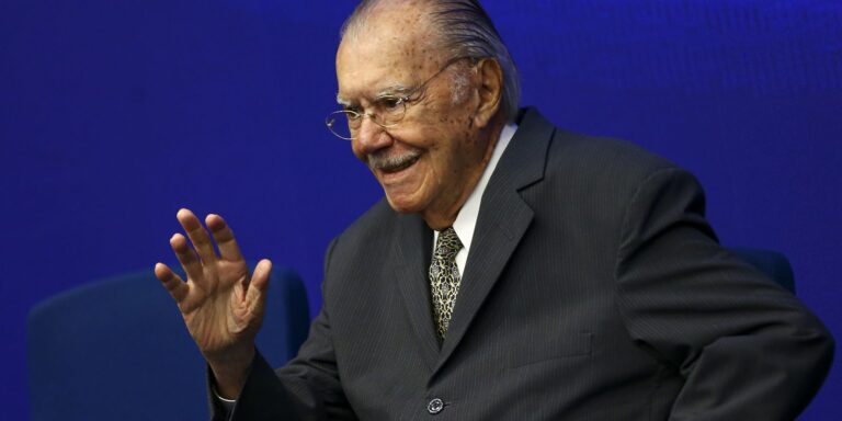 Sarney é internado no Sírio-Libanês para tratar pneumonia sarney-e-internado-no-sirio-libanes-para-tratar-pneumonia