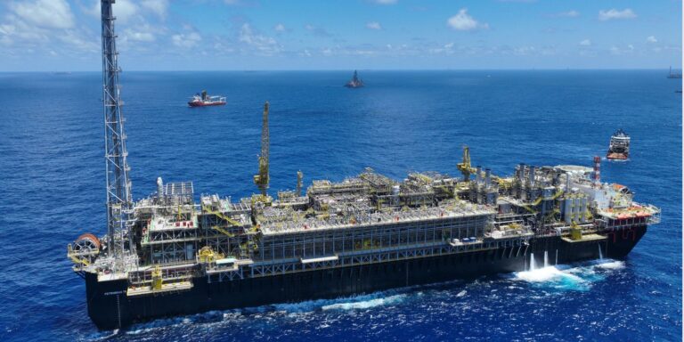 Preço do petróleo sobe, após Trump rejeitar proposta de paz do Irã preco-do-petroleo-sobe,-apos-trump-rejeitar-proposta-de-paz-do-ira