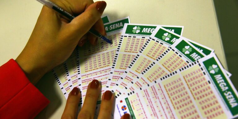 Mega-Sena acumula para R$ 82 milhões; confira os números sorteados mega-sena-acumula-para-r$-82-milhoes;-confira-os-numeros-sorteados