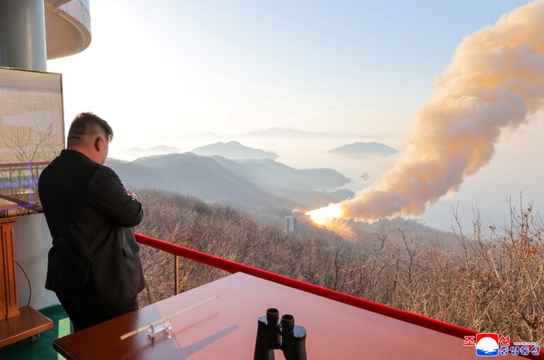 Coreia do Norte diz ter testado míssil com IA, que decidiu sobre o rumo do artefato: ‘Não há como evitar o ataque’ coreia-do-norte-diz-ter-testado-missil-com-ia,-que-decidiu-sobre-o-rumo-do-artefato:-‘nao-ha-como-evitar-o-ataque’