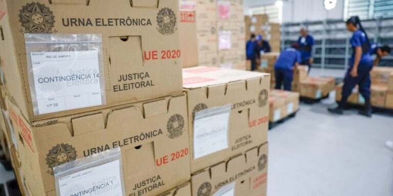 tribunais-distribuem-urnas-e-preparam-secoes-para-eleicao