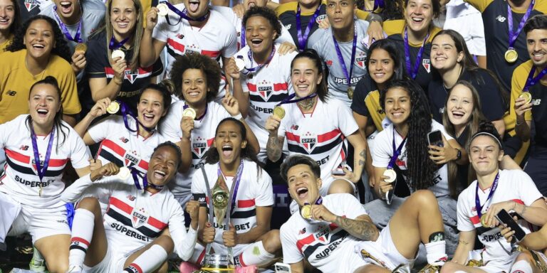 São Paulo segura Corinthians e é campeão brasileiro pela 1ª vez sao-paulo-segura-corinthians-e-e-campeao-brasileiro-pela-1a-vez