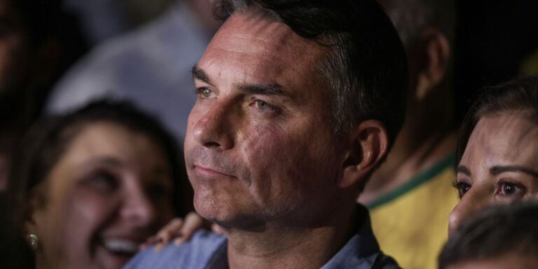 Mendonça multa Flávio por impulsionar post negativo contra Lula mendonca-multa-flavio-por-impulsionar-post-negativo-contra-lula