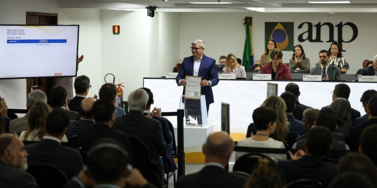 Maior leilão do pré-sal termina com sete dos 13 blocos arrematados maior-leilao-do-pre-sal-termina-com-sete-dos-13-blocos-arrematados