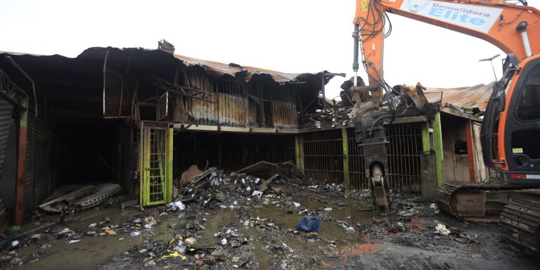 Ceagesp constrói estrutura provisória para atingidos por incêndio ceagesp-constroi-estrutura-provisoria-para-atingidos-por-incendio