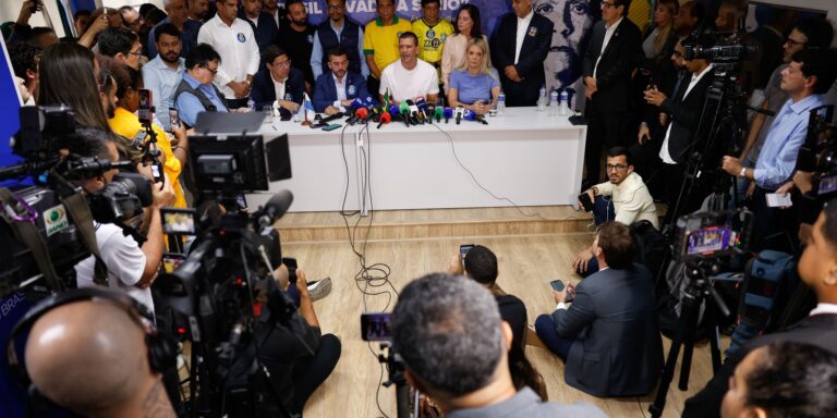 Douglas Ruas critica judicialização da eleição e se declara governador douglas-ruas-critica-judicializacao-da-eleicao-e-se-declara-governador