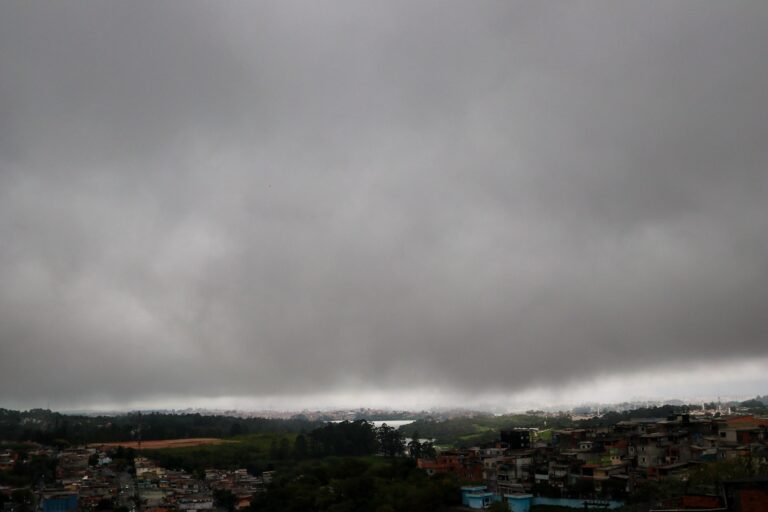 inmet-emite-aviso-de-grande-perigo-para-tempestade-em-529-cidades-do-sul