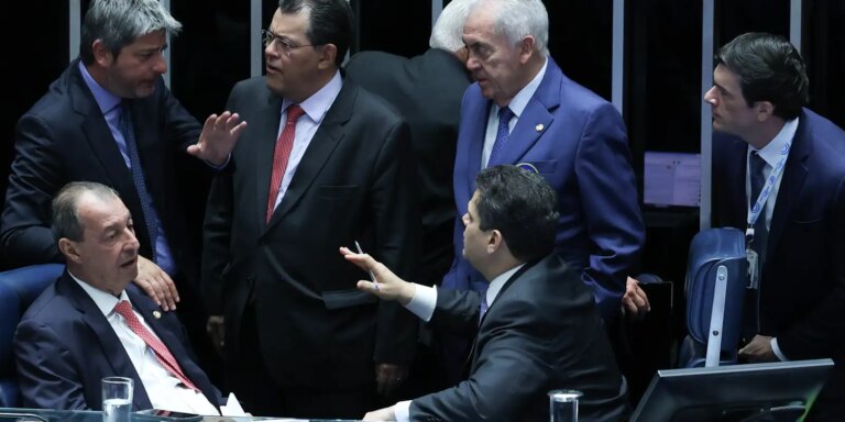 Senadores aprovam pedido para acelerar votação da PEC da Segurança senadores-aprovam-pedido-para-acelerar-votacao-da-pec-da-seguranca