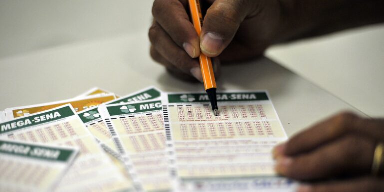 Mega-Sena acumula para R$ 170 milhões; confira os números sorteados mega-sena-acumula-para-r$-170-milhoes;-confira-os-numeros-sorteados