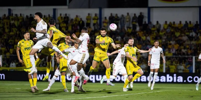 Com um a mais, Mirassol vence e complica Internacional no Brasileirão com-um-a-mais,-mirassol-vence-e-complica-internacional-no-brasileirao