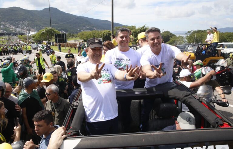 Governadores eleitos do Sul fazem motociata e ‘jetciata’ em apoio a Flávio Bolsonaro, em Florianópolis governadores-eleitos-do-sul-fazem-motociata-e-‘jetciata’-em-apoio-a-flavio-bolsonaro,-em-florianopolis