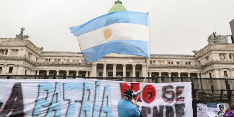 Milei lança plano para demitir 21 mil servidores na Argentina milei-lanca-plano-para-demitir-21-mil-servidores-na-argentina