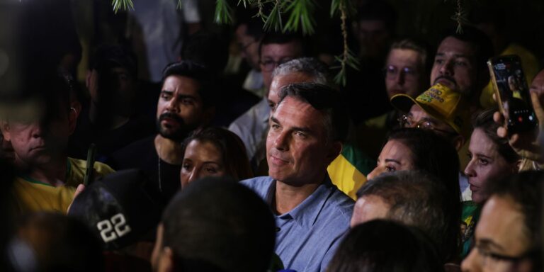 flavio-bolsonaro-impoe-condicoes-para-liberar-sigilos