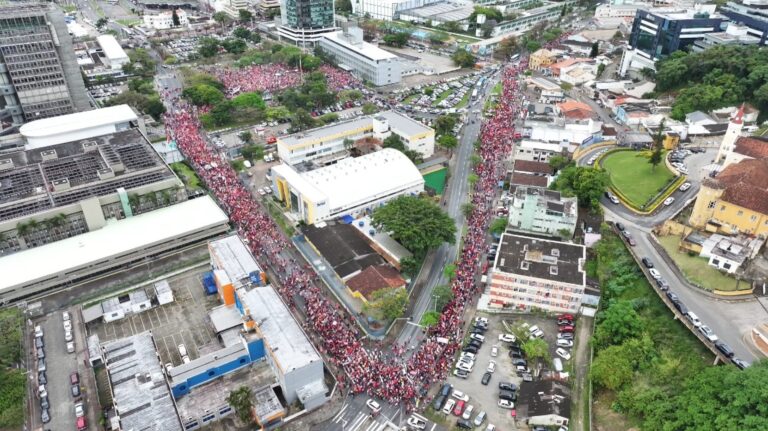 Apoiadores de Lula fazem passeata pelas ruas do Centro de Florianópolis apoiadores-de-lula-fazem-passeata-pelas-ruas-do-centro-de-florianopolis