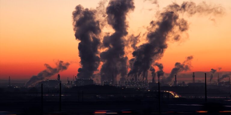 Super-ricos geram mais poluição e lucram com desastres climáticos super-ricos-geram-mais-poluicao-e-lucram-com-desastres-climaticos